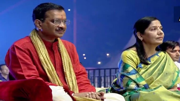 ‘मैडम CM’ के मन के अनुसार सजा ‘शीशमहल’, वही देती थीं मंत्रियों और अधिकारियों को निर्देश: टाइम्स नाउ के खुलासे से घिरीं अरविंद केजरीवाल की पत्नी सुनीता