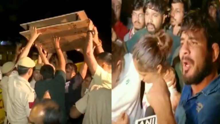 सारे ट्रैक्टर लेकर आओ, हर कोई दिल्ली आओ, पुलिस हमें पीट रही-गाली दे रही… AAP नेता के खाट से जंतर-मंतर पर रात को दंगल