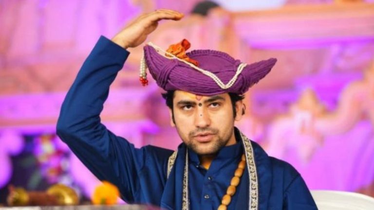 ‘पोस्टर फाड़ सकते हो, लेकिन लोगों के दिल से कैसे निकालोगे’: बागेश्वर धाम के महंत धीरेंद्र शास्त्री ने कहा- हिंदुओं को माला के साथ भाला रखने की जरूरत