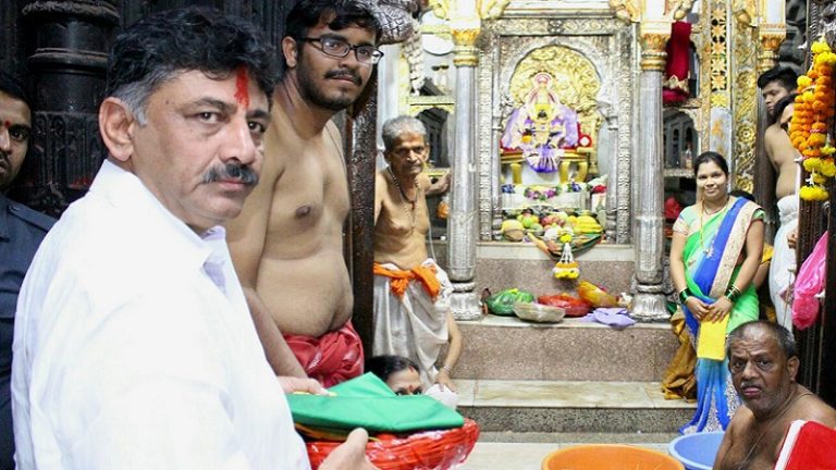 ‘घनघोर हिंदू’ दिखने के कारण डीके शिवकुमार नहीं बने CM: मीडिया ने बताए कारण, मुस्लिम वोट बैंक के लिए कॉन्ग्रेस आलाकमान ने सिद्धारमैया को चुना