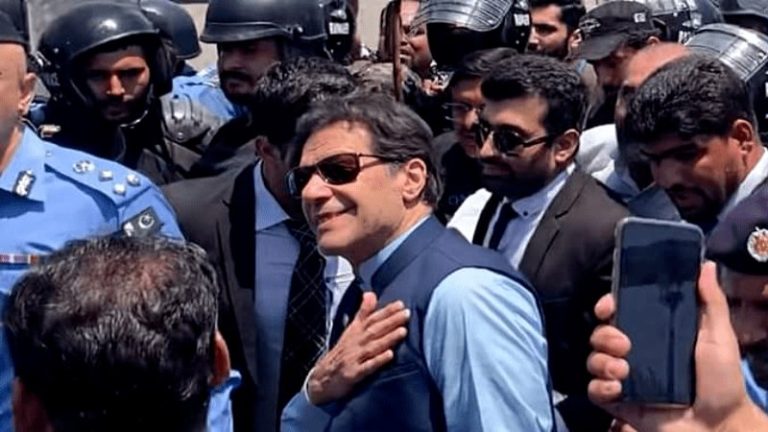 PTI चीफ इमरान खान को सभी मामलों में अगले 5 दिनों तक राहत, गिरफ्तारी पर रोक: पूर्व PM बोले- NAB अधिकारियों ने बुशरा बीबी से कराई थी बात
