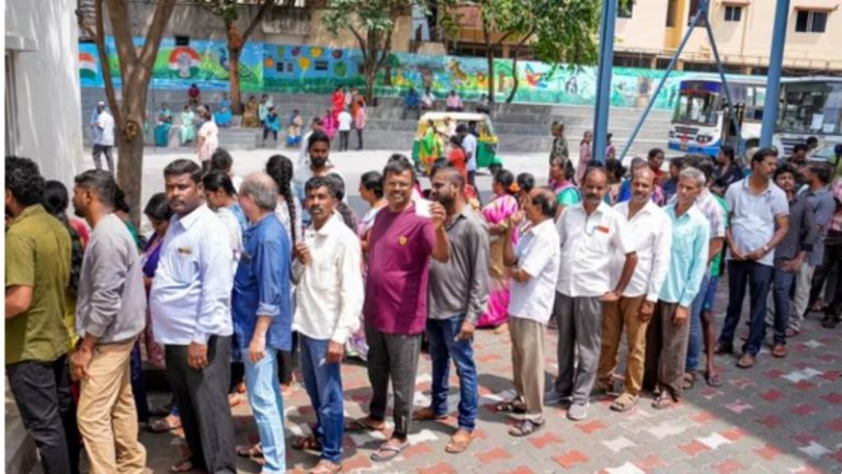 कर्नाटक में 38 सालों का टूटेगा मिथक या होगी त्रिशंकु विधानसभा: एग्जिट पोल में काँटे की टक्कर, जानिए किसको मिलेंगी कितनी सीटें