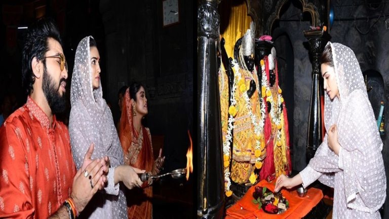 पंचवटी, सीता गुफा पहुँची ‘आदिपुरुष’ की हिरोइन कृति सेनन, फिल्म के गाने पर की आरती: यूजर्स बोले- बॉलीवुड वाले सिनेमा आते ही धार्मिक हो जाते हैं