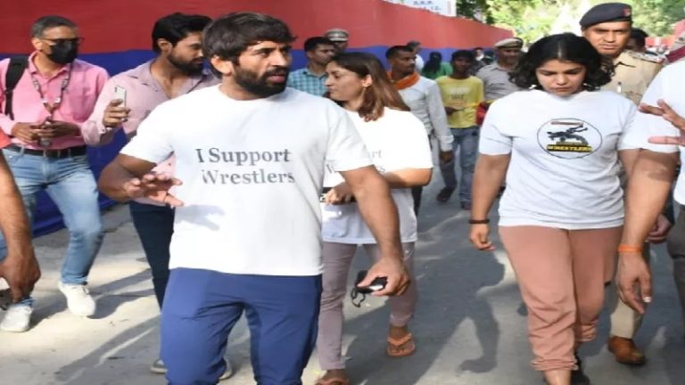 ‘दिल्ली पुलिस ने IPL मैच देखने से रोका, टिकटें छीन ली और नहीं जाने दिया अंदर’: पहलवानों का एक और झूठ धराया, जानें क्या है सच्चाई