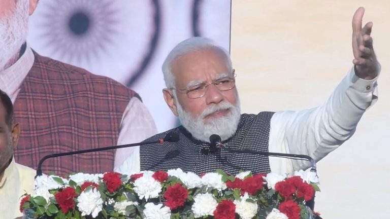 घर लौटते ही PM मोदी ने विपक्ष को घेरा, उत्तराखंड को दिया पहला वंदे भारत: जयशंकर ने बताया क्यों पापुआ न्यू गिनी के पीएम ने किया चरण स्पर्श