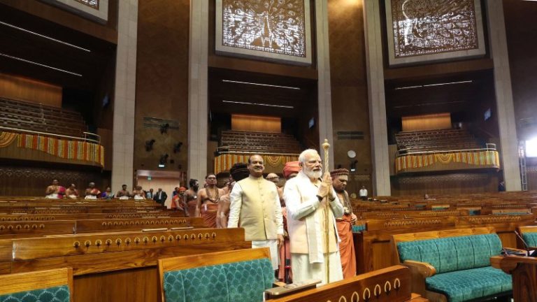 लोकसभा में मोर, राज्यसभा में कमल और प्रांगण में बरगद… हर तरफ भारतीय संस्कृति की झलक: नए संसद भवन में PM मोदी बोले- नया भारत नए लक्ष्य तय कर रहा