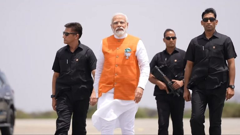 ‘तुष्टिकरण की गुलाम हो चुकी है कॉन्ग्रेस, जय बजरंग बली पर भी उसे आपत्ति’: कर्नाटक में गरजे PM मोदी, बताया – ऑप्टिकल फाइबर से जुड़े 2 लाख गाँव