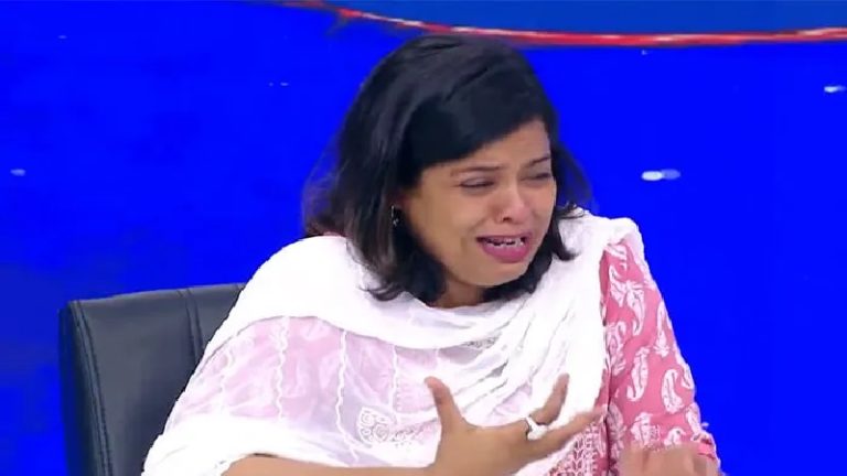 तुम्हारी जाति क्या है, दरवाजा खोलकर वाॅशरूम जाओ… पंजाब पुलिस की प्रताड़ना बता TV पर ही फूट-फूटकर रोईं महिला पत्रकार