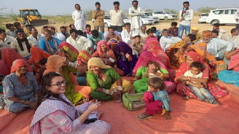 ‘आशीष देसो दूधो नहाओ पूतो फलो’: टीना डाबी ने पूरा किया वादा तो पाकिस्तानी हिंदुओं ने दिया आशीर्वाद, बोलीं IAS- बेटी भी चलेगी