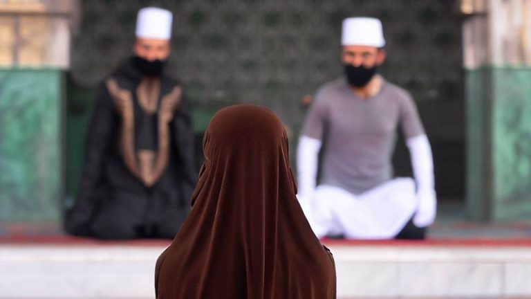 मूक-बधिर लड़की से दरगाह परिसर में 3 साल से बलात्कार, चौकीदार इक़बाल और ड्राइवर सिद्दीकी को पुलिस ने दबोचा: गर्भवती होने के बाद खुला भेद