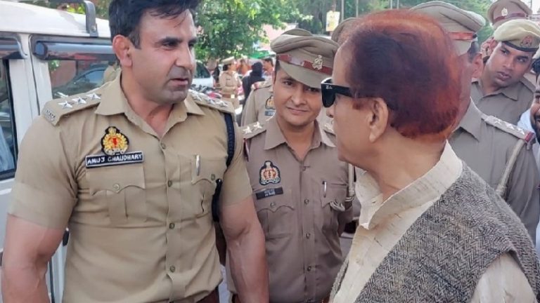 ‘हम पहलवान थे, अर्जुन अवॉर्ड लाए’: कभी अधिकारियों से जूते साफ़ करवाने की बात करते थे आजम खान, ‘एहसान’ याद दिलाया तो SP ने दिया करारा जवाब