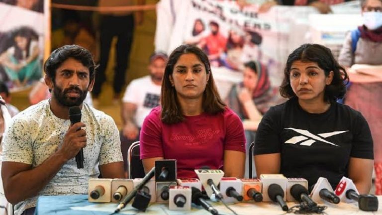 टिकैत नहीं, मैग्नेट के कारण गंगा में नहीं बहे मेडल: बजरंग-विनेश-साक्षी ने बताई ‘इनसाइड स्टोरी’, कहा- FIR के लिए सुप्रीम कोर्ट जाएँगे