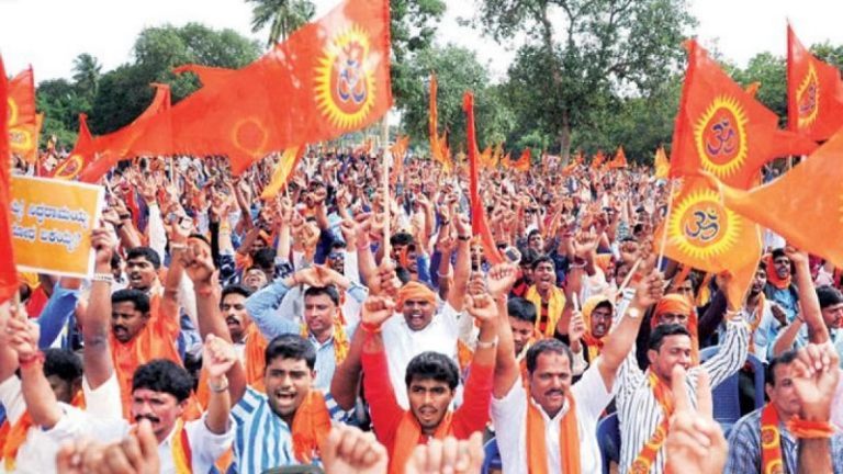 बजरंग दल पर प्रतिबंध से पीछे हटी काॅन्ग्रेस, बोले वीरप्पा मोइली- राज्य सरकार ऐसा नहीं कर सकती: कर्नाटक में अब डैमेज कंट्रोल की कोशिश