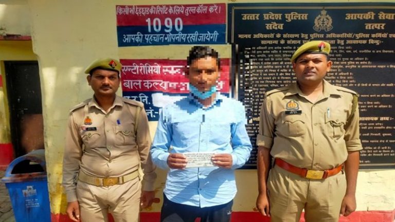 मंदिर का झंडा नीचे फेंका, इस्लामी झंडा लहराया… फेसबुक पर Video डाला, बरेली में ग्राम प्रधान मोहम्मद आरिफ गिरफ्तार