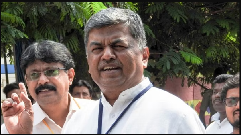 कर्नाटक में जीत के बाद कॉन्ग्रेस नेता ने किया यूपी-बिहार का अपमान, कहा – टैक्स देने के मामले में हम तीसरे नंबर पर