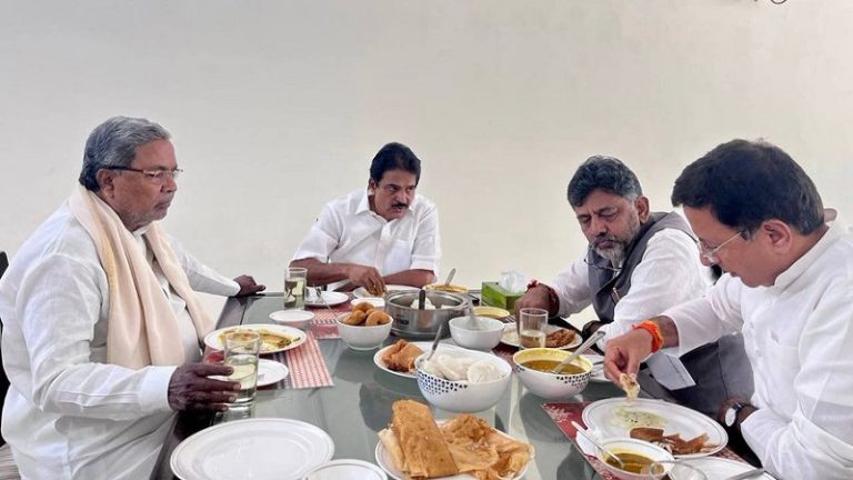 कॉन्ग्रेस ने जैसे-तैसे सजा ली कर्नाटक की मेज, पर सिद्धारमैया को छोड़ सबकी प्लेट रह गई खाली