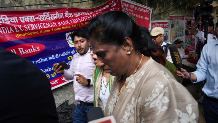 ‘अनुशासन पाठ’ के बाद जंतर-मंतर पर पहलवानों से मिलीं पीटी उषा, बोले बजरंग पुनिया- बृजभूषण सिंह के जेल जाने तक हम यहीं रहेंगे