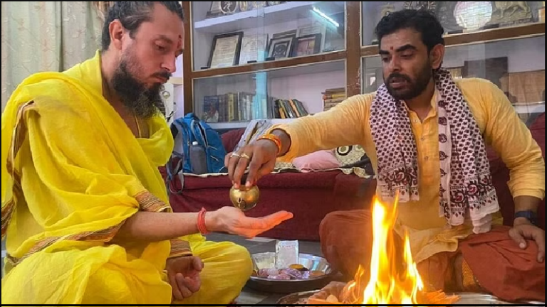 रूस के एंटोन एंड्रीव बने हिंदू, कुंडलिनी जागरण और अनुष्ठान के बाद नाम मिला अनंतानंद: काशी के इस मठ में 80 देशों के 15 हजार लोग ले चुके हैं दीक्षा