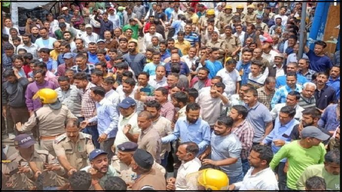 उत्तरकाशी के पुरोला में विरोध प्रदर्शन