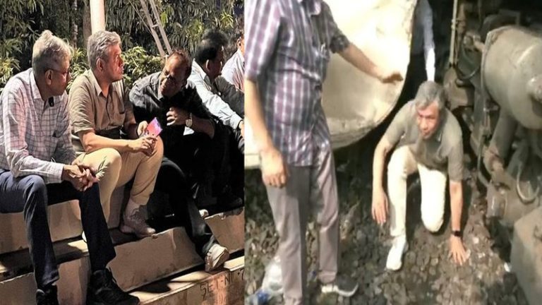 बालासोर रेल हादसे के बाद घटनास्थल पर घंटो डटे रहे रेल मंत्री, खुद की राहत और बचाव कार्यों की निगरानी: लोग बोले- कोई और नेता होता तो AC में बैठता