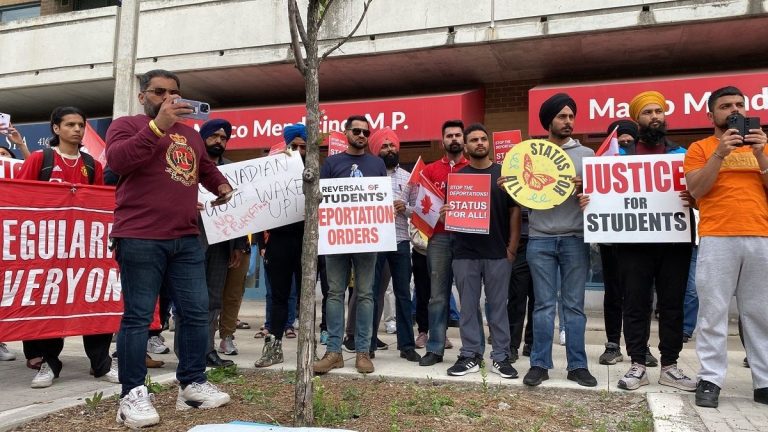 MEA के हस्तक्षेप के बाद कनाडाई सरकार ने भारतीय छात्रों को दी राहत: अब नहीं वापस भेजे जाएँगे 700 स्टूडेंट्स, फर्जी ऑफर लेटर से हुए थे ठगी का शिकार