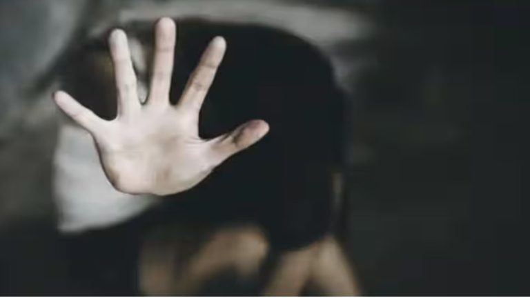 ‘मेरे बच्चे को जानबूझकर मुस्लिम बना दिया’: जीभ का ऑपरेशन कराने लेकर गए 3 साल के बच्चे का डॉक्टर जावेद खान ने कर दिया खतना, बोले- इंफेक्शन था