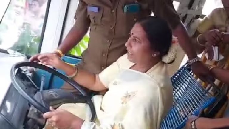 कॉन्ग्रेस विधायक चलाने लगी सरकारी बस, पार्किंग में लगी गाड़ियों में ठोक दिया… ड्राइवर ने किसी तरह संभाला, देखिए वीडियो