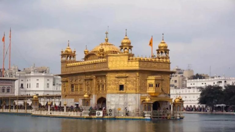 गोल्डन टेंपल के पास 4 बम होने की सूचना… अफवाह फैलाने पर 1 निहंग गिरफ्तार: ऑपरेशन ब्लू स्टार की बरसी से पहले पंजाब में सुरक्षा टाइट, पुलिस अलर्ट पर