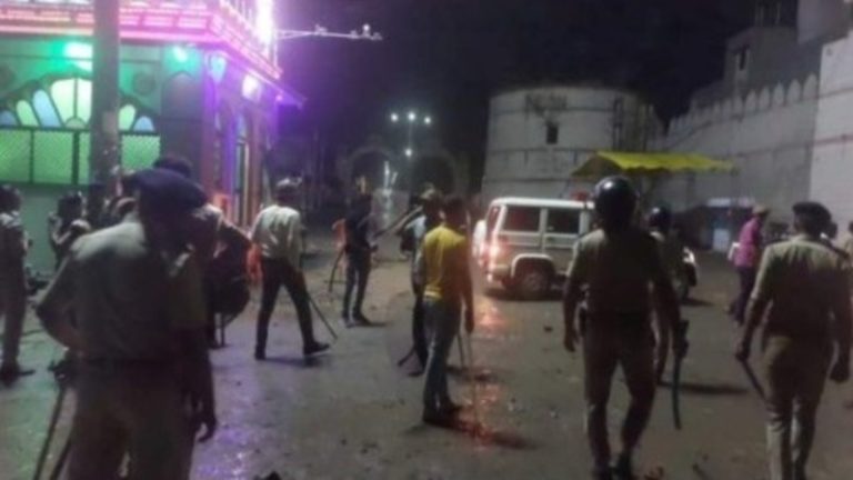 ट्रक में पत्थर, डम्पर में धारदार हथियार, बाहरी लोगों को थमाए लाठी-डंडेः जूनागढ़ में पुलिस पर हमले की इस्लामी भीड़ ने पहले से कर रखी थी तैयारी