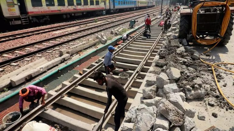 ‘भारत की 98% रेल पटरी अंग्रेजों के जमाने की’: रेलवे ने TOI की खबर को बताया ‘आधारहीन’, सामने रखे स्वतंत्र भारत में रनिंग ट्रैक के आँकड़े