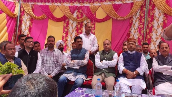 चंबा में मनोहर की हत्या का विरोध करते भाजपा नेता