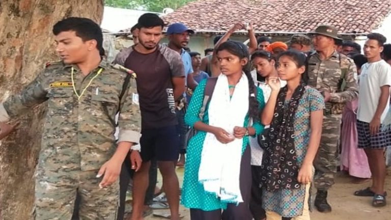 मुफ्त शिक्षा के नाम पर बच्चों को ईसाइयत का पाठ, येशु वाला क्विज: झारखंड में 3 महिलाओं समेत 4 मिशनरी हिरासत में, धर्मांतरण गिरोह का पर्दाफाश