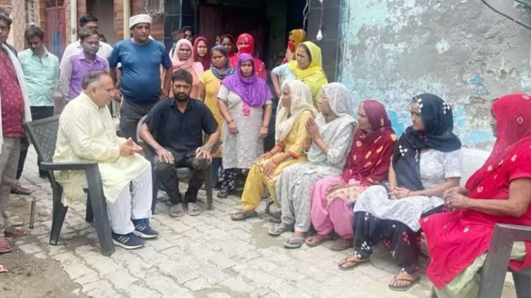 लड़कियों पर अश्लील कमेंट, ‘मस्जिद’ से पत्थरबाजी : सोनीपत की खान कॉलोनी में मुस्लिम युवकों ने किया हिंदुओं का जीना दूभर, 2 गिरफ्तार