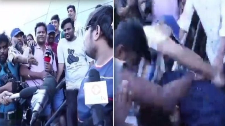 ‘फिल्म में मॉन्सटर्स को रख लिया’ : आदिपुरुष की बुराई करने पर प्रभास के फैंस ने युवक को पीटा, थिएटर के बाहर की Video वायरल