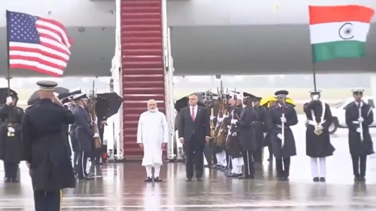 तेज हवा, मूसलाधार बारिश… भीगते रहे PM मोदी, अमेरिकी एयरपोर्ट पर गूँजता रहा भारत का राष्ट्रगान: देखिए Video