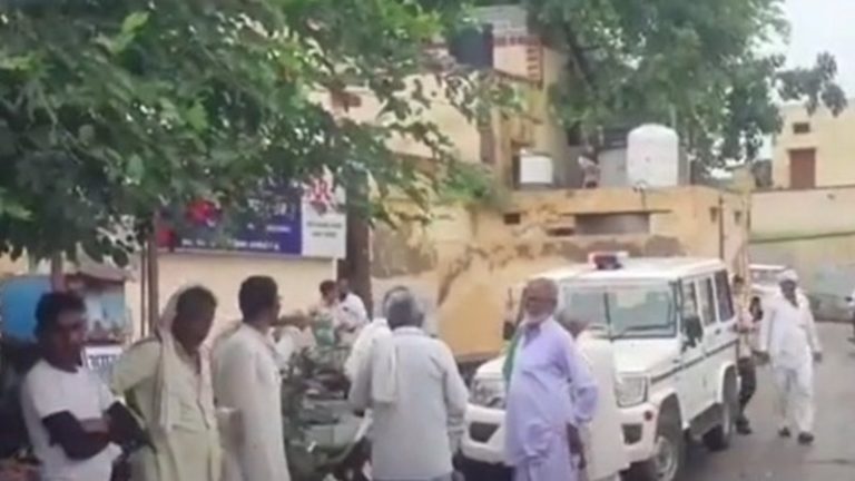 दलित परिवार की शादी में घुस गए मुस्लिम, महिलाओं संग जबरन नाचने लगे… अभद्रता करने से रोका तो बकने लगे गालियाँ, छतों से बरसाए पत्थर
