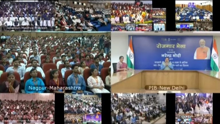 70000 युवाओं को PM मोदी ने दिया सरकारी नौकरी का लेटर, ‘रोजगार मेला’ में बोले- पहले चलता था भाई-भतीजावाद और भ्रष्टाचार, अब पारदर्शिता