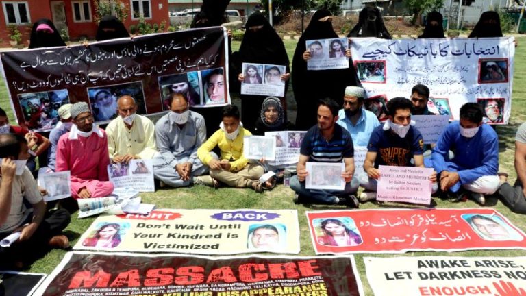 डूबकर मरी आसिया और नीलोफर, पोस्टमार्टम में डॉक्टरों ने बता दिया रेप: पाकिस्तान के एजेंट बिलाल अहमद और निगहत बर्खास्त, कश्मीर में भड़क उठी थी हिंसा