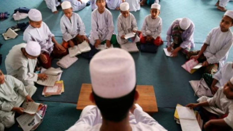 मदरसे का औचक निरीक्षण करने गए थे अधिकारी, सुल्तान अहमद ने दी ‘अंजाम भुगतने’ की धमकी: कहा- ‘मेरा ही मदरसा मिला चेक करने को?’