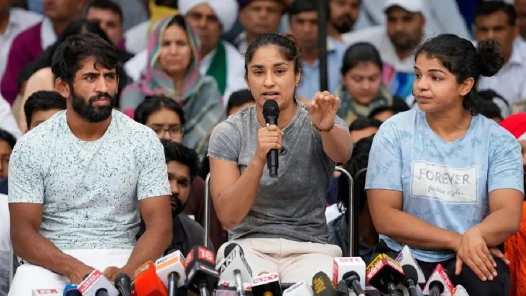 रेलवे की नौकरी पर लौटे बजरंग पुनिया, विनेश फोगाट और साक्षी मलिक, पर प्रदर्शन से हटने की खबरों को किया खारिज: कहा- जारी रहेगा आंदोलन