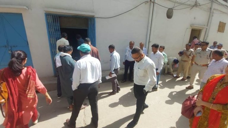 पेट्रोल पंप, बकरी फर्म, धर्म काँटा, गोदाम-दुकान… हिजाबी स्कूल मालिक के कई धंधे, दस्तावेजों की हो रही जाँच: दमोह के शिक्षा अधिकारी हटाए गए