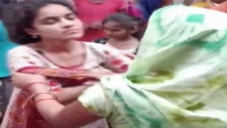लोगों को ईसाई बनाने आए थे मिशनरी, गाँव की महिलाओं ने कर दी धुनाई: प्रेयर की आड़ में धर्मांतरण की थी साजिश