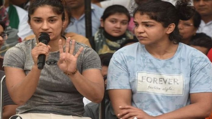 विनेश फोगाट और साक्षी मलिक