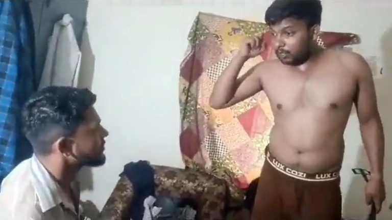 AMU के सुलेमान हॉस्टल में हिंदू युवक की बेल्ट से पिटाई, जूते पर रगड़वाई नाक: Video वायरल होने के बाद प्रॉक्टर ने दिए जाँच के आदेश