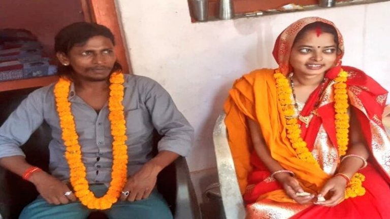फरजाना का झाड़-फूँक करवाने वीरेंद्र के पास ले गए अब्बा, हो गया प्यार: अब सरस्वती बन मंदिर में लिए फेरे, प्रशासन से सुरक्षा की लगाई गुहार