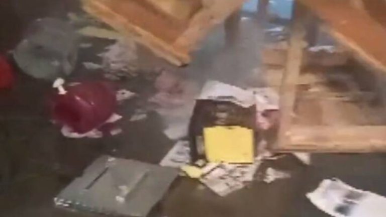 बंगाल में मतदान से पहले तोड़ा गया पोलिंग बूथ, बैलट-पेपर भी जलाए गए: हालात देख मतदाता बोले- केंद्रीय बल नहीं रही तैनात, तो नहीं देंगे वोट