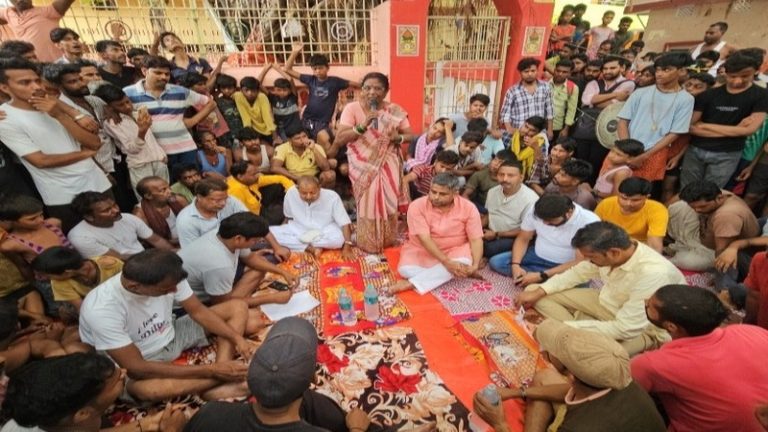 भागलपुर में काली मंदिर पर पत्थरबाजी; हिन्दू संगठनों की नाराजगी के बाद छावनी में तब्दील हुआ इलाका… मुर्गियाचक के ताजिया वालों पर आरोप