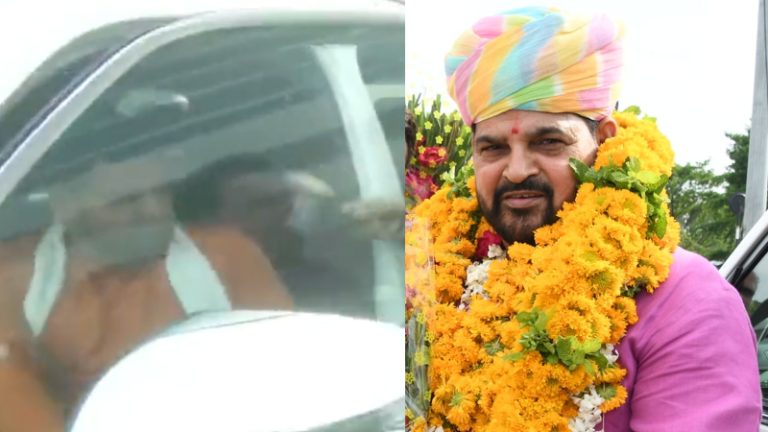 ‘बृजभूषण शरण सिंह ने बार-बार किया यौन उत्पीड़न’: दिल्ली पुलिस की चार्जशीट के बाद सांसद को कोर्ट का समन, गिरा दी महिला पत्रकार की माइक