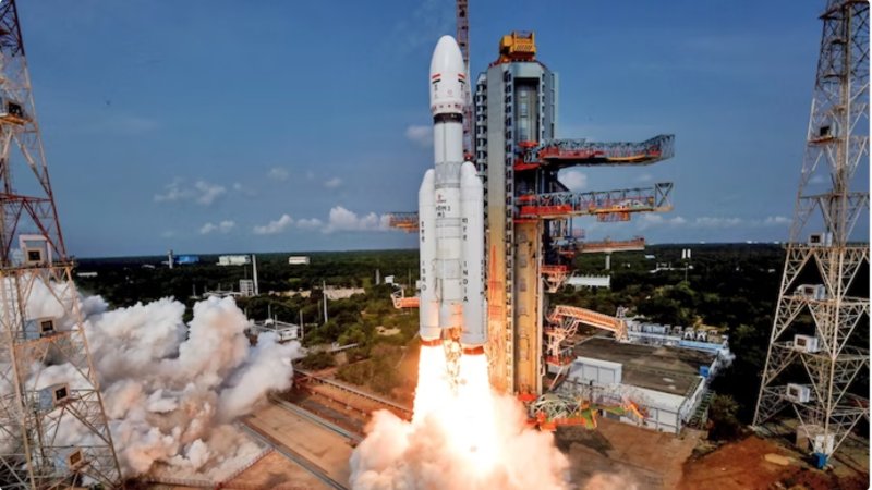 चंद्रयान-3 का सफलतापूर्वक प्रक्षेपण: चाँद पर सुरक्षित लैंडिंग है सबसे बड़ी चुनौती