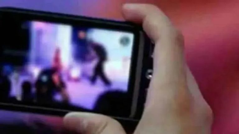 उडुपी: कॉलेज टॉयलेट में कैमरा से गुप्त रिकॉर्डिंग के मामले में 3 मुस्लिम छात्राओं पर FIR, सांप्रदायिक एंगल से कर्नाटक पुलिस का इनकार